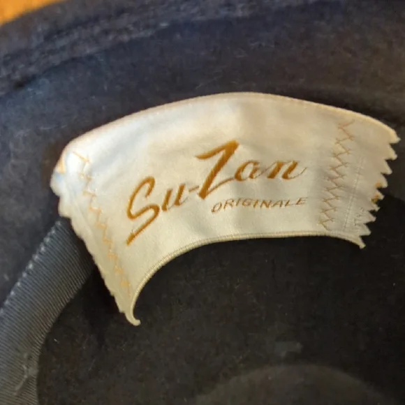 Vintage Su-Zan Originale Martelle Black Women's Cloche Hat with Velvet Ribbon - Picture 6 of 10